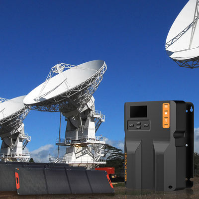 LCDディスプレイと高効率MPPT技術を搭載した、12V/24Vシステム対応のプログラマブルMPPTソーラー充電コントローラー